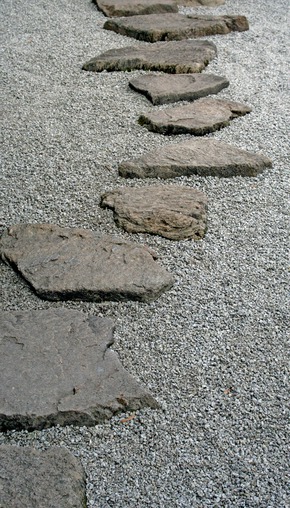 Steinplattenweg